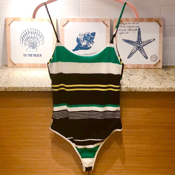 🎁 Fashion Nova Bodysuit - Picture 2 of 10